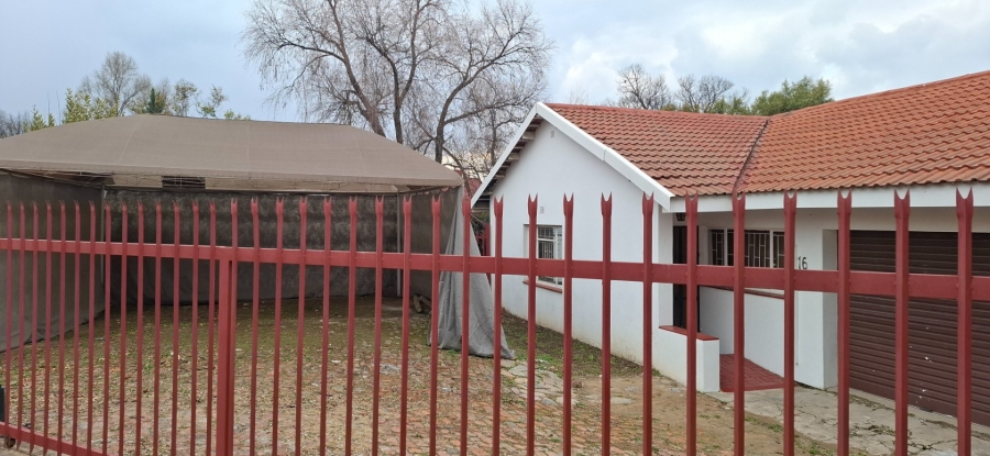 6 Bedroom Property for Sale in Ficksburg Free State
